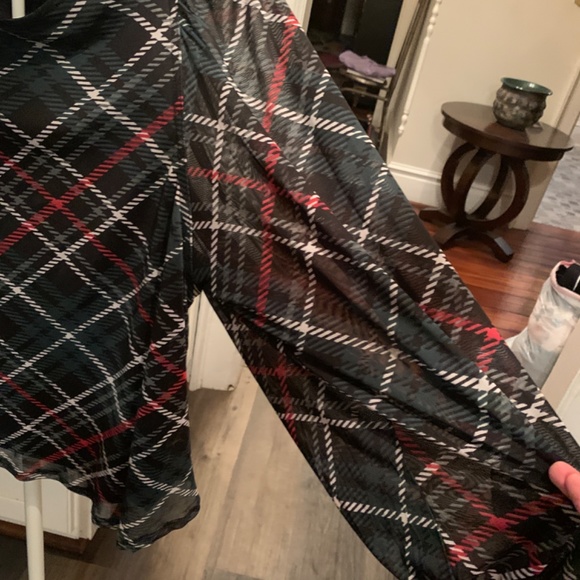 Est. 1946 sheer plaid top. Worn twice. Excelkent condition - Picture 2 of 5